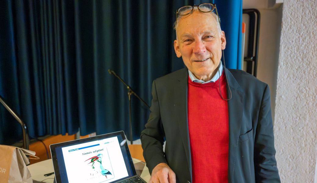 Josias F. Gasser produziert mit seiner Windenergieanlage in Haldenstein bei Chur bereits seit zehn Jahren Strom.