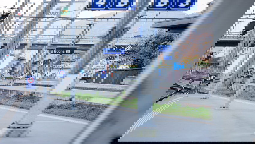  Endstation Buchs: Während der Totalsperrung der Strecke Buchs - Altstätten muss auf Busse umgestiegen werden. 