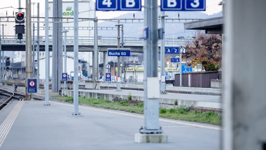  Endstation Buchs: Während der Totalsperrung der Strecke Buchs - Altstätten muss auf Busse umgestiegen werden. 