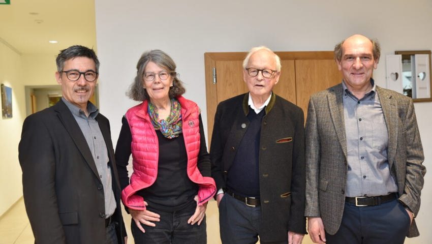 15. März: Das Seniorenforum Werdenberg – mit dem Präsidenten Heiner Schlegel (rechts) und Gründungsmitgliedern – feiert sein 20-Jahr-Jubiläum. 15. März: Das Seniorenforum Werdenberg – mit dem Präsidenten Heiner Schlegel (rechts) und Gründungsmitgliedern – feiert sein 20-Jahr-Jubiläum.