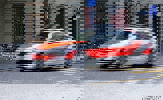 Fahrbahn mit Polizeifahrzeug versperrt: 80-jährigen Autofahrer als fahrunfähig eingestuft