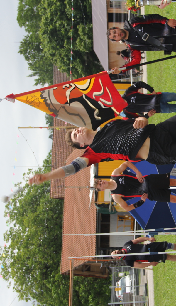 Mit vollem Einsatz dabei: Ein Weitwerfer des STV Sax.