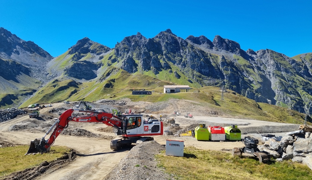 Auf gutem Kurs: Die Bauarbeiten am Speichersee und der dazugehörigen Pumpstation verlaufen trotz vereinzelter Wetterkapriolen nach Zeitplan.