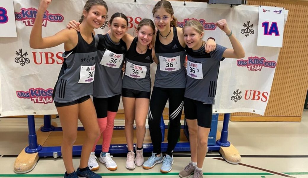  Die U14-Equipe des STV Grabs freut sich über Rang drei. 