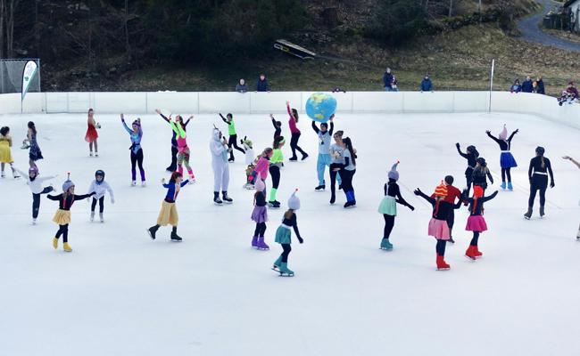 Von Schneewittchen bis Michael Jackson: Bunte Überraschungen auf dem Eisfeld