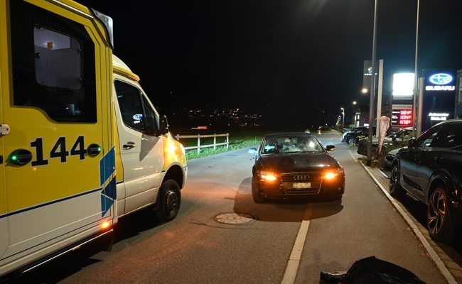 Beim Überholen überholt: Kollision zwischen Auto und Motorrad