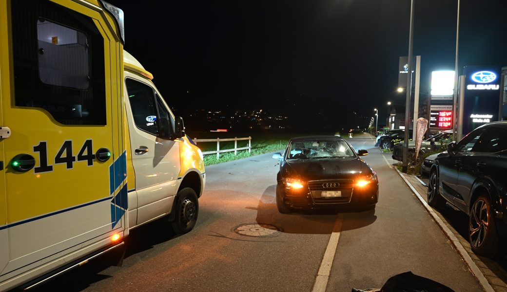 Beim Überholen überholt: Kollision zwischen Auto und Motorrad