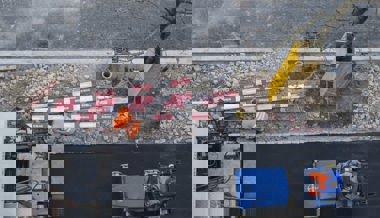 Die Arbeiten an der Poststrasse zwischen Trübbach und Azmoos sind wieder im Gange