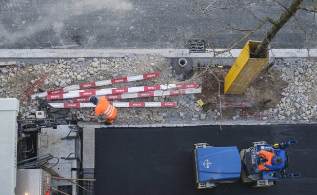 Die Arbeiten an der Poststrasse zwischen Trübbach und Azmoos sind wieder im Gange