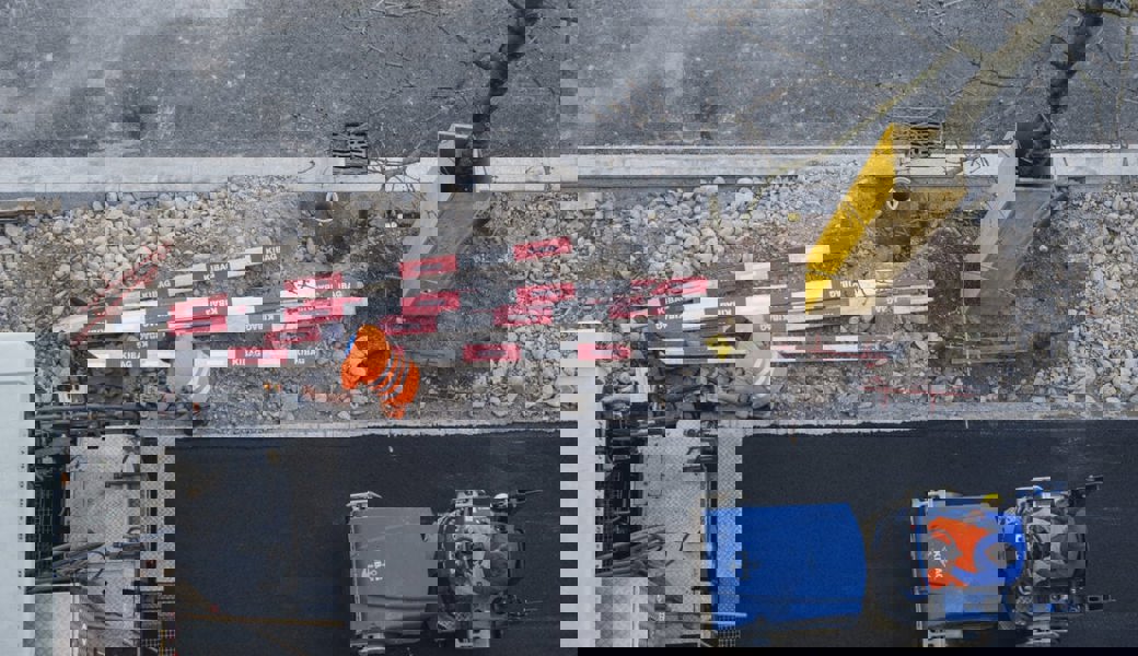 Die Arbeiten an der Poststrasse zwischen Trübbach und Azmoos sind wieder im Gange