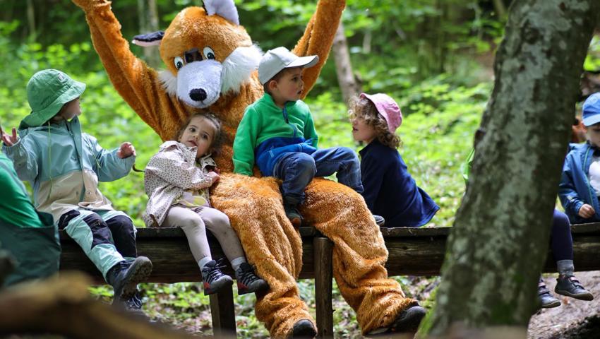 Der Fuchs beantwortete unzählige Fragen der Kinder.