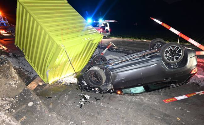 Fahrunfähig in Baustelle gekracht