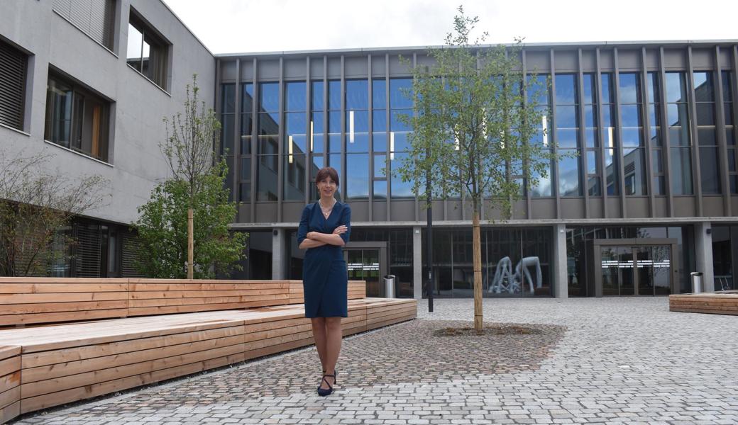 Hat einen Einblick in die «neue» Kantonsschule gegeben, in der sich vieles verändert hat: Rektorin Pascale Chevenard ist stolz auf den Neubau.
