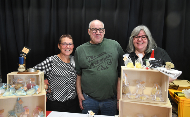 Beliebter Begegnungstreffpunkt und Geschenkartikel aus dem Dorf