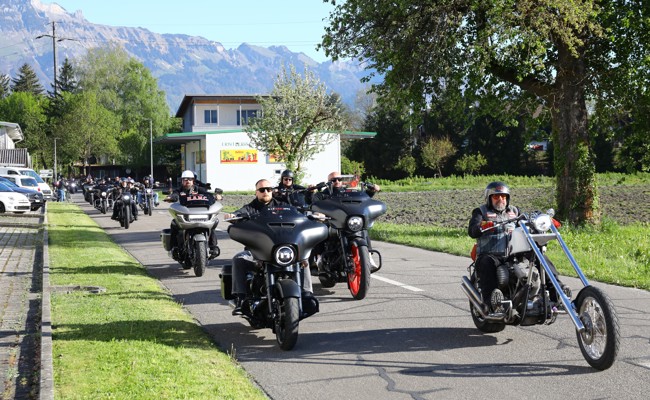 Bewegende und PS-starke Abschiedsfahrt für Didi 81