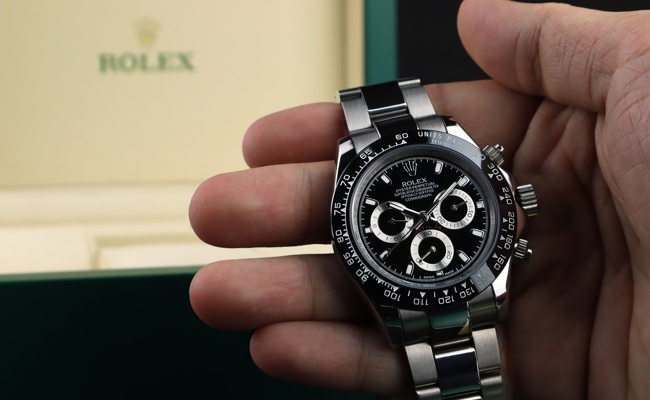 Rolex-Uhren und Parfüms bei der Päckli-Post gestohlen: Zwei Mitarbeiter vor Gericht