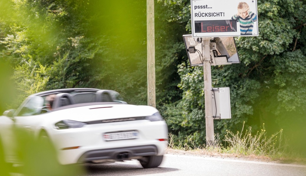 Der Bundesrat glaubt, dass Lärmdisplays die Autoposer zu leiserem Fahren animieren könnten: Testlauf in Gebenstorf AG.