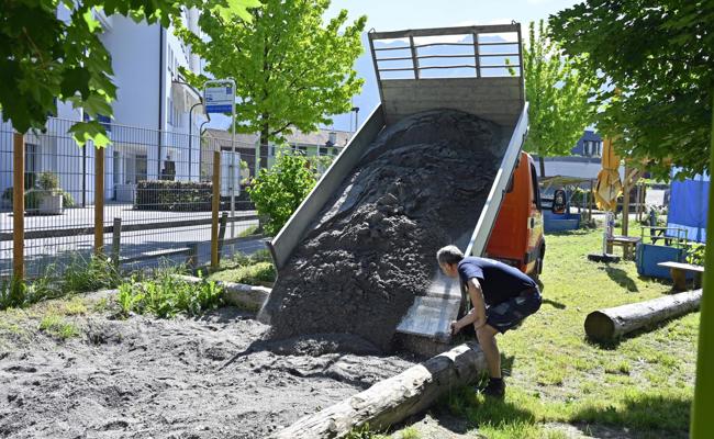 Sand, Holz, Rohre: Keine Kinderbaustelle ohne Spenden