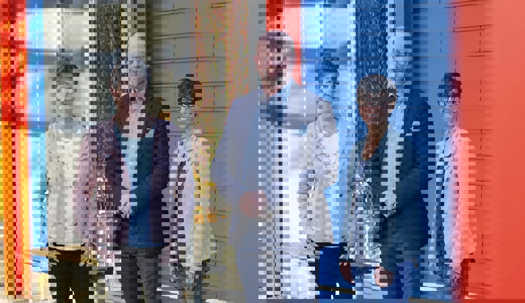  Motiviert und engagiert in eine «neue» Zukunft: (von links) Esther Bertsch, Bereichsleitung Finanzen und Dienste, Institutionsleiter Thomas Köster und Ramona Deplazes, Bereichsleitung Pädagogik/Beratung von der HPS Trübbach. 