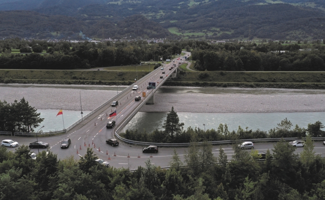 Lösung für Stauproblem in Sicht: Spurbewirtschaftung auf der Rheinbrücke