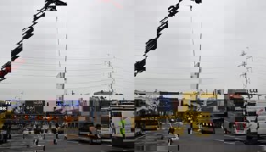 20 Meter hoher und zehn Tonnen schwerer Werbeturm sorgt für Sichtbarkeit