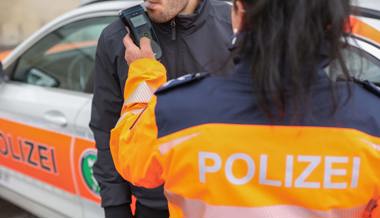Betrunken auf der Strasse geparkt
