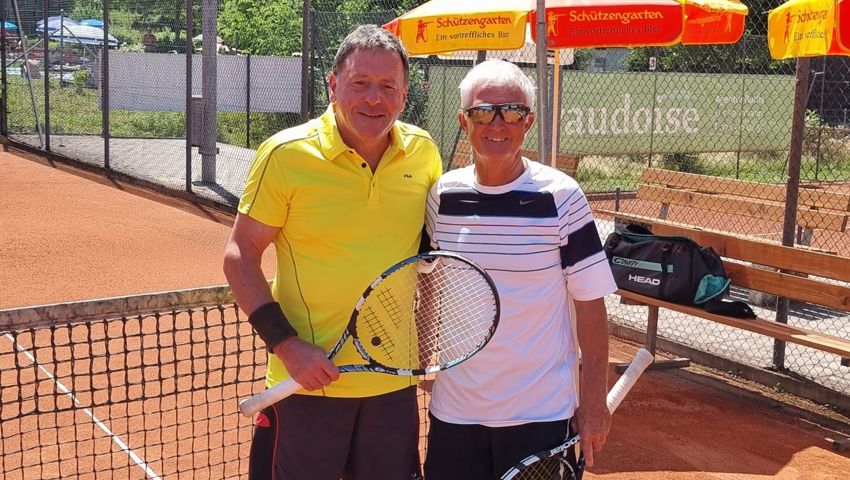 Die Finalisten der Einzelclubmeisterschaft Senioren 45+ des TC Buchs (von links): Hans Rothenberger, Werner Göldi.