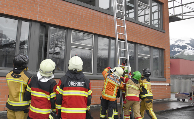 Theorie und Praxis für Feuerwehrleute