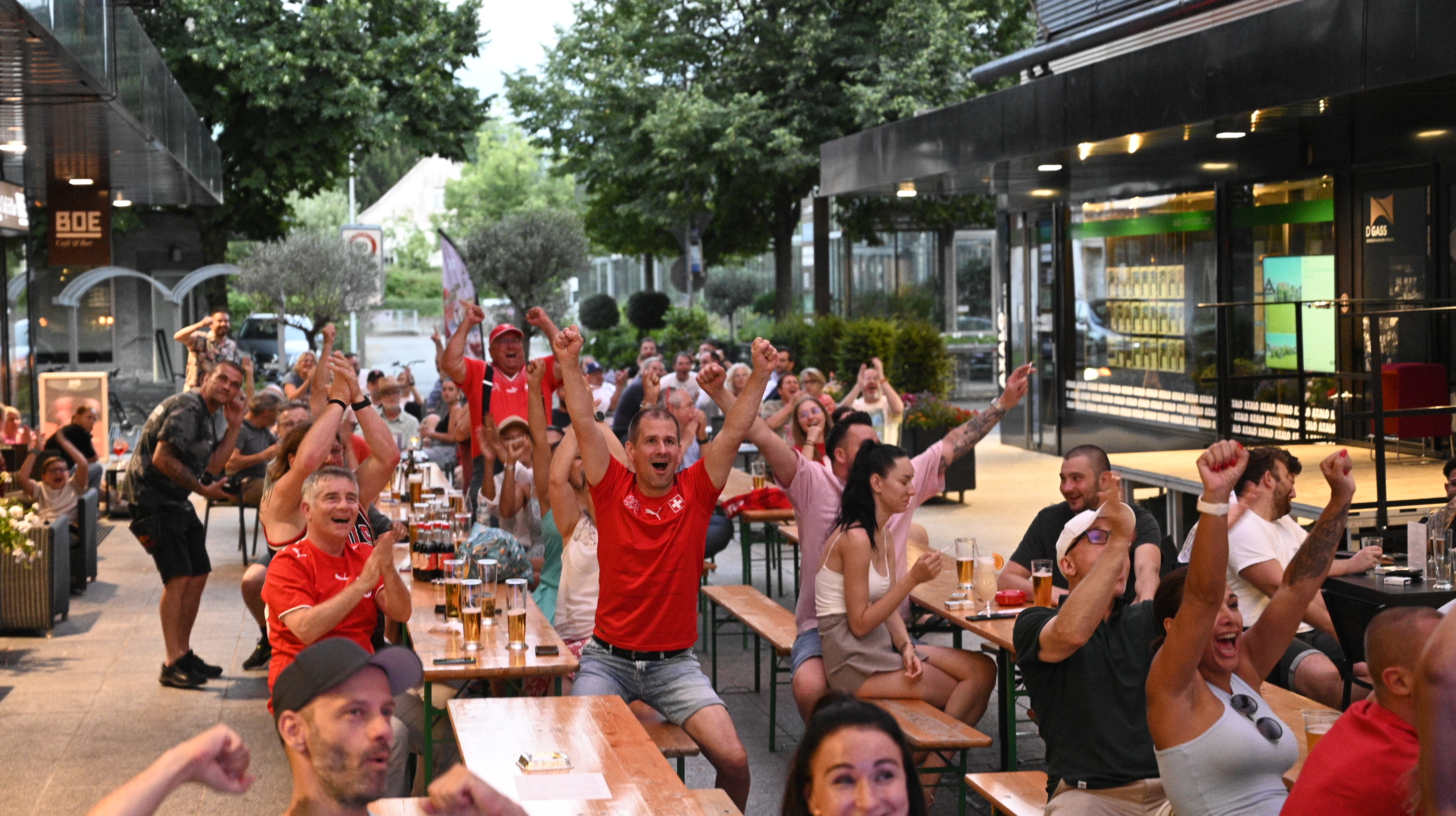 Jubel fürs erste Goal der Schweizerinnen