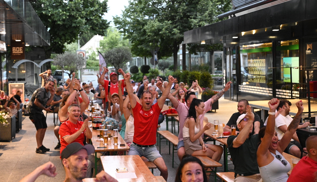 Jubel fürs erste Goal der Schweizerinnen