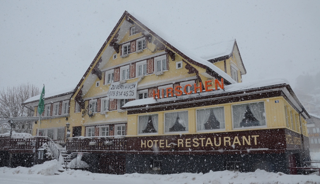 Das Hotel Hirschen in Alt St. Johann ist seit Jahren geschlossen. Seit 2017 gehört es Simon Ammann.