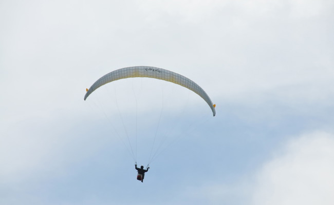 Gleitschirmpilot verletzt sich beim Start