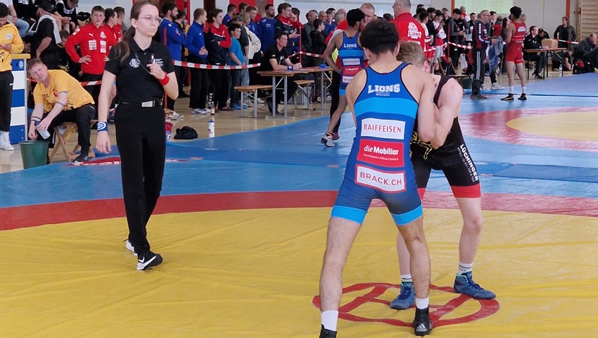 Die Grabserin Yara Vetsch stand als Kampfrichterin ebenfalls im Einsatz.