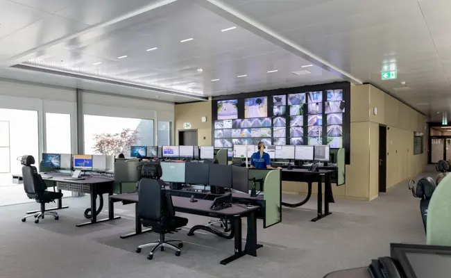 140’000 Notrufe pro Jahr: Neue Notruf- und Einsatzzentrale für vier Kantone im St.Galler Lerchenfeld eröffnet