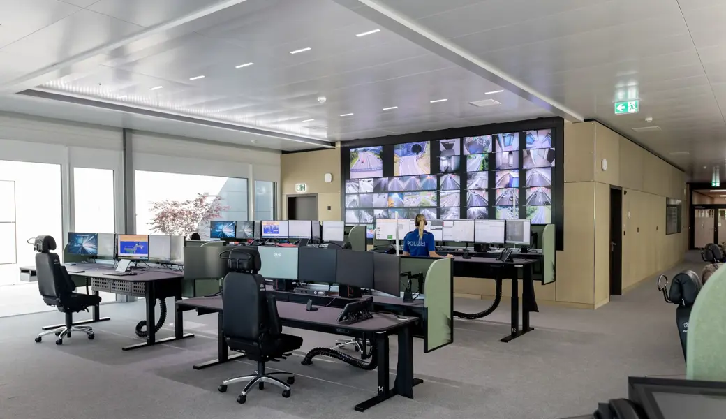 140’000 Notrufe pro Jahr: Neue Notruf- und Einsatzzentrale für vier Kantone im St.Galler Lerchenfeld eröffnet