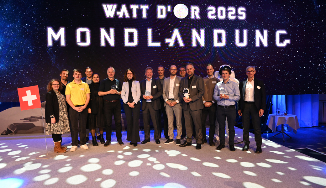 Die Vertreterinnen und Vertreter des EW Buchs durften mit Stolz den Energiepreis Watt d'Or entgegennehmen.