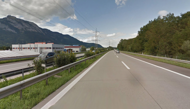 Spursperrung auf der Autobahn wegen Belagsarbeiten