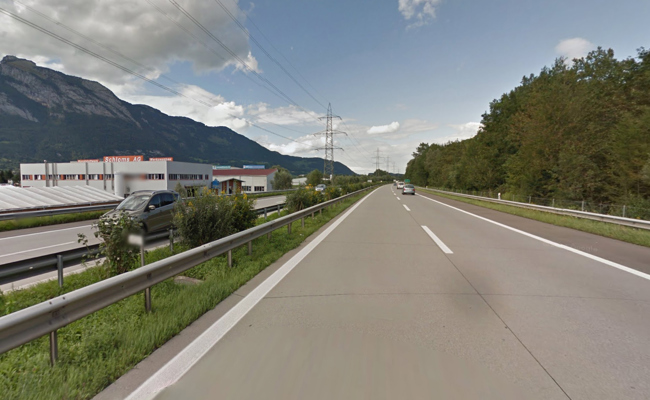 Spursperrung auf der Autobahn wegen Belagsarbeiten