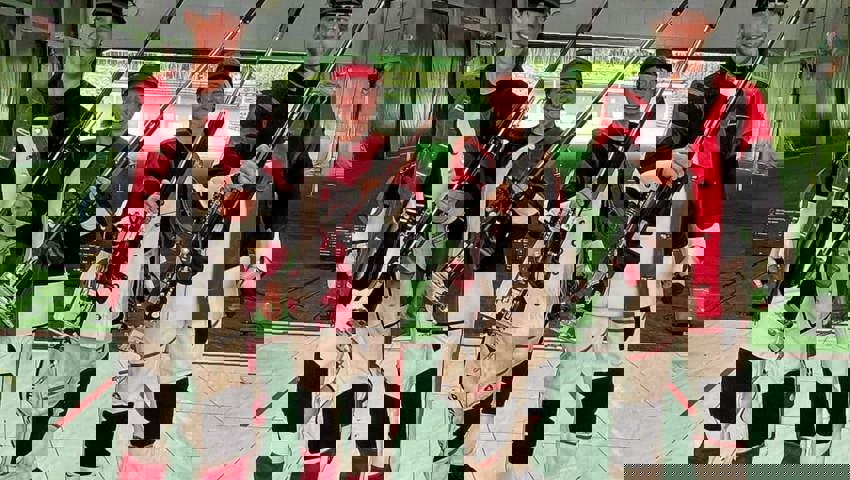  Bereit für den grossen Final: Die beiden Schweizer Mixed-Teams mit dem Gamser Christoph Dürr (links). 