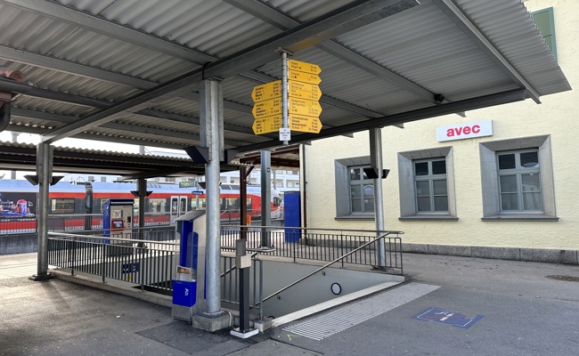 Sie hielt das Portmonnaie noch in der Hand: Zwei Frauen rauben 46-Jährige nach Besuch bei der Bank aus