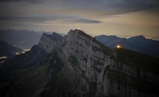 Höhenfeuer auf Churfirsten brennen schon einen Tag früher