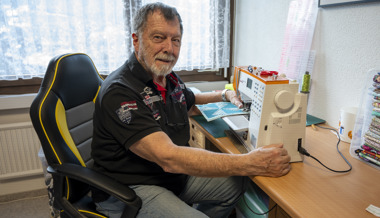 Ein Exot inmitten von Stoffresten – Heinz Cerny näht seit rund 40 Jahren Patchwork