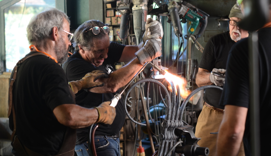 Es brauchte Geschick, Vertrauen und Teamgeist, um die Skulptur zu schmieden.