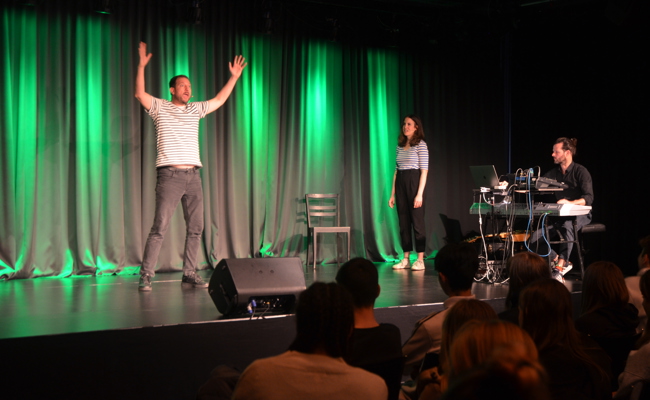 Nachdenkliche Unterhaltung: Das «TheaterLenz» ist für Schulen auf dem Land da