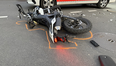 Brüche und Schürfwunden am ganzen Körper: Töfffahrer bei Unfall verletzt