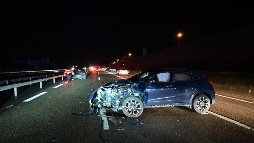 Eine Frau wurde beim Unfall verletzt. Eine Frau wurde beim Unfall verletzt.