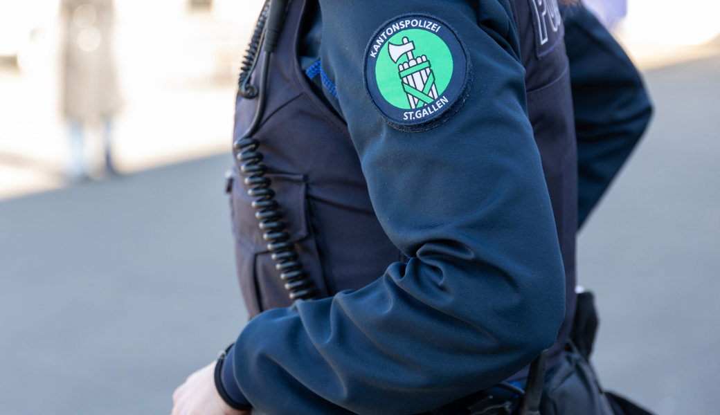 Vier Festnahmen im Zusammenhang mit versuchten Diebstählen aus Autos