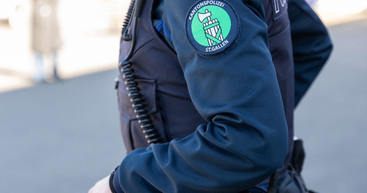 Four arrests in connection with attempted thefts from cars