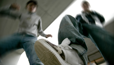 Jugendliche prügeln in Buchs mit einem Golfschläger auf einen Mann ein – das Urteil überrascht!