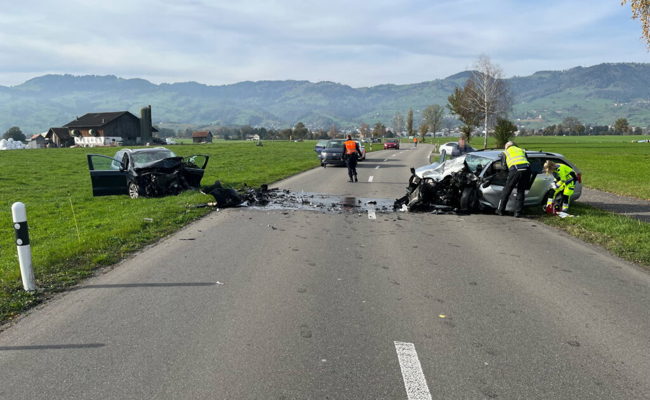 Schwerer Unfall in Altstätten: Frontalkollision zwischen zwei Autos